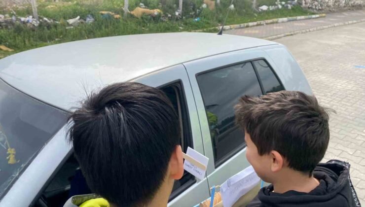 Öğrencilerden sürücülere hem sınav hem ikram