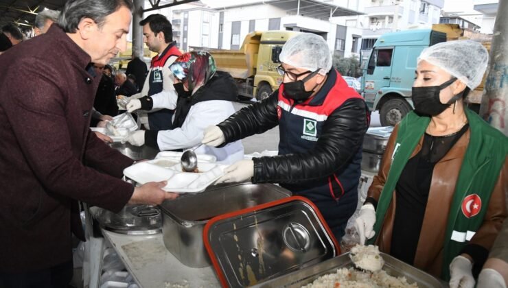 Osmaniye’de vatandaşlar iftar sofrasında buluştu