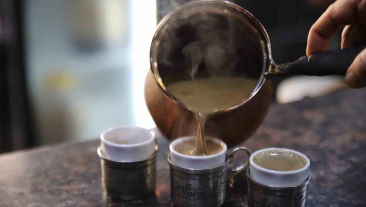 Osmanlı’dan günümüze bakır cezvelerde hazırlanan menengiç kahvesi lezzetiyle dikkat çekiyor