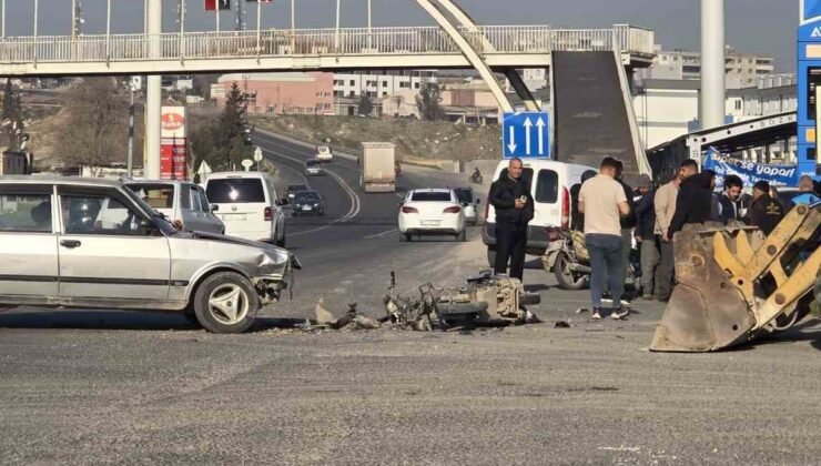 Otomobil ile çarpışan motosiklet sürücüsü ağır yaralandı