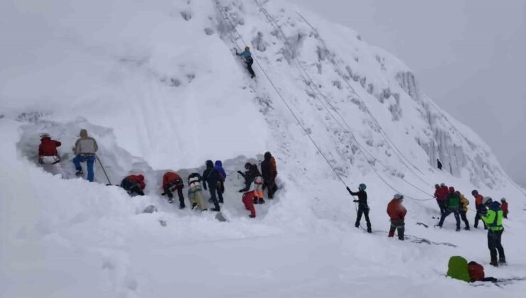 Palandöken’de buz tırmanışı eğitimi başarıyla gerçekleşti
