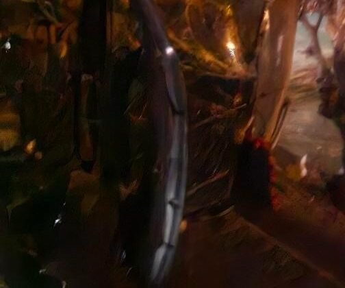 Park edilen araç yan yattı: Sürücü ağır yaralandı