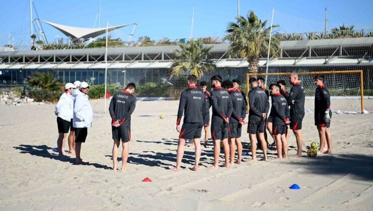 Plaj Futbolu Milli Takımı kamp için Kuşadası’nda