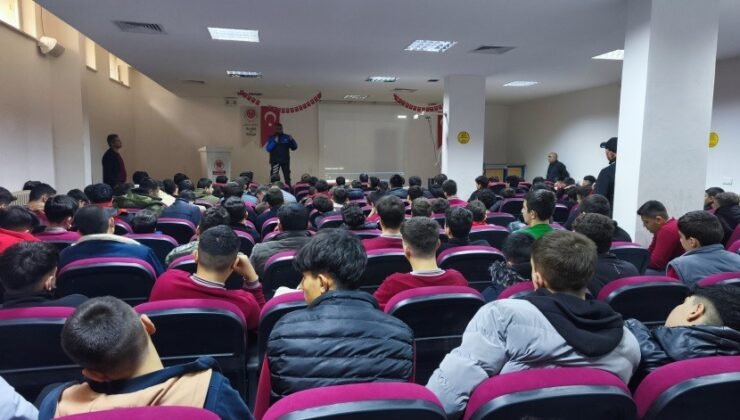 Polisten Niğde’de vatandaş ve öğrencilere yönelik bilgilendirme çalışmaları