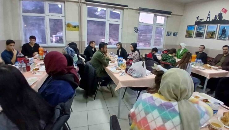 Posof Aşık Sabit Müdami Anadolu İmam Hatip Lisesi’nde iftar programı