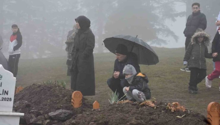 Ramazan Bayramı öncesi mezarlıklara akın ettiler: Kabir başında dua ve gözyaşı