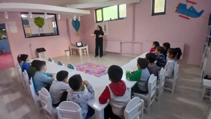 Sağlık personelinden minik öğrencilere hijyen eğitimi