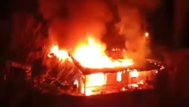 Saimbeyli’de alev alev yanan ev kullanılamaz hale geldi