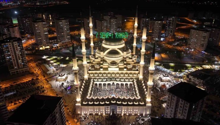 Sakal-I Şerif Kadir Gecesinde Şahinbey Millet Camii’nde