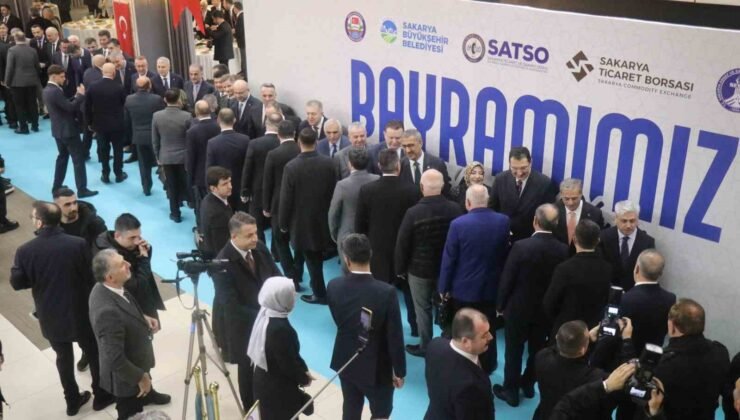 Sakarya protokolü ve vatandaş bayramlaştı