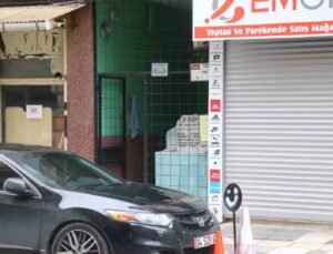 Sakarya’da sokak arasındaki sırrı çözülemeyen türbe merak konusu oldu