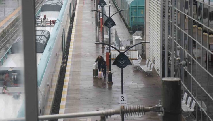 Sakarya’da tren istasyonu ve otogarda arife sakinliği