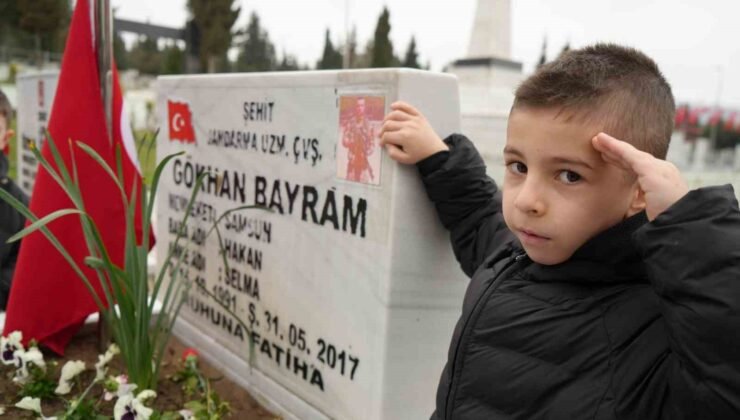 Samsun’da mezarlıklar ziyaretçilerle doldu taştı: Şehitliklerde hüzün