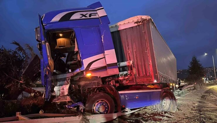 Samsun’da tır devrildi: 1 yaralı