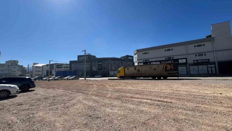 Sanayi bölgesinde otopark alanları artıyor
