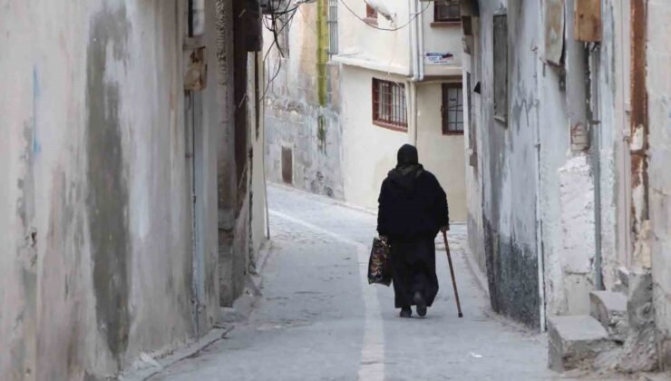 Şanlıurfa’nın tarihi sokakları aydınlatılıyor