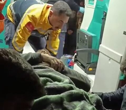 Şantiyede işçi, eleme makinesinde sıkıştı