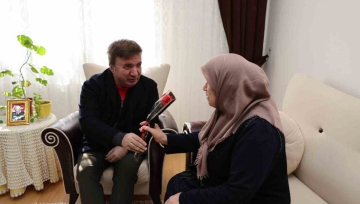 Şehit annesine 8 Mart ziyareti