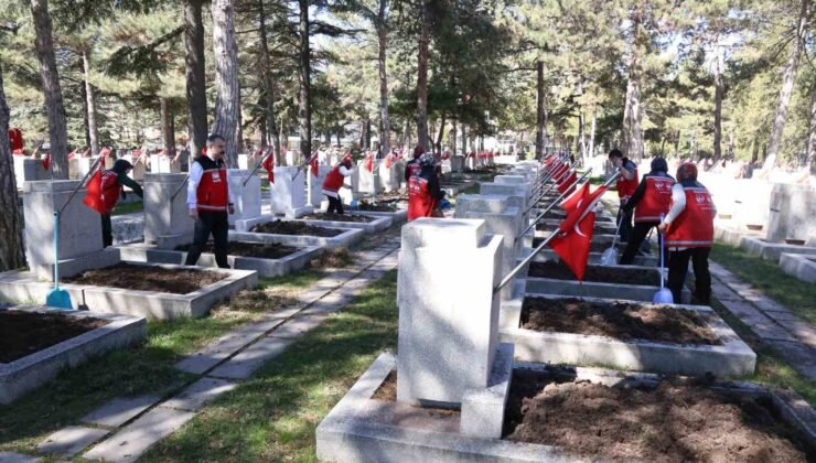 Şehit kabirleri bayram ve anma gününe hazır