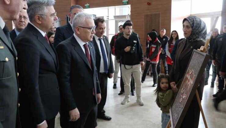 Şehit ve gazi yakınlarının yaptığı el emeği tablolar sergilendi