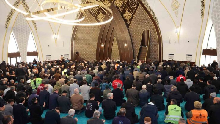 Şehitler ve vakıf bağışçıları için mevlid programı düzenlendi