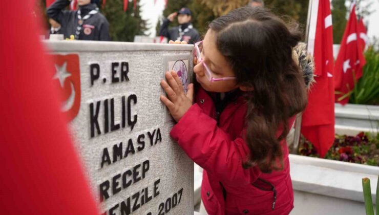 Şehitleri Anma Günü’nde anlamlı öpücük