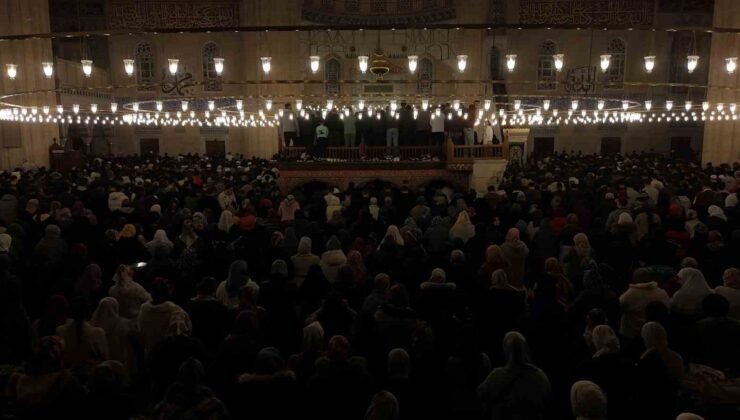Selimiye Camii Kadir Gecesi’nde doldu taştı