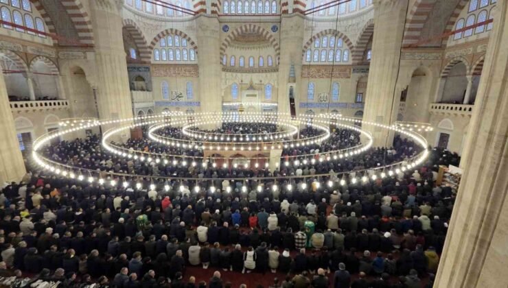 Selimiye Camii’nde restorasyon sonrası ilk bayram namazı kılındı