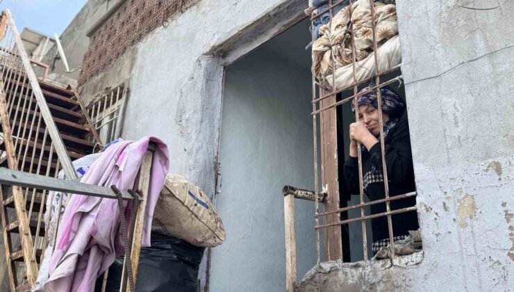 Şiddet ve kuma gerçeğine rağmen 4 çocuğu için mücadele ediyor