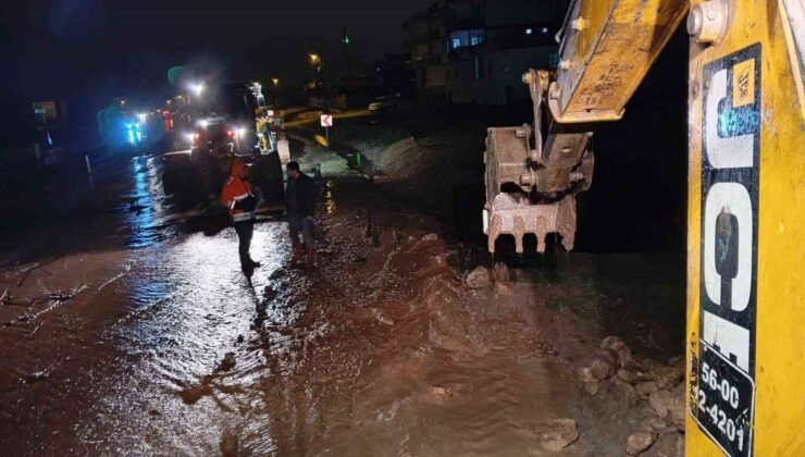 Siirt Valiliği: “Kurtalan’da sel ve taşkınlara 21 araç ve 59 personel ile müdahale edildi”