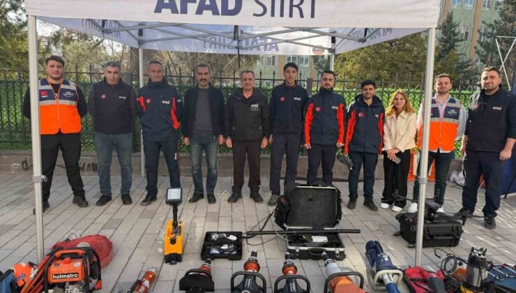 Siirt’te AFAD ekipleri Deprem Haftası’nda vatandaşları bilgilendirdi