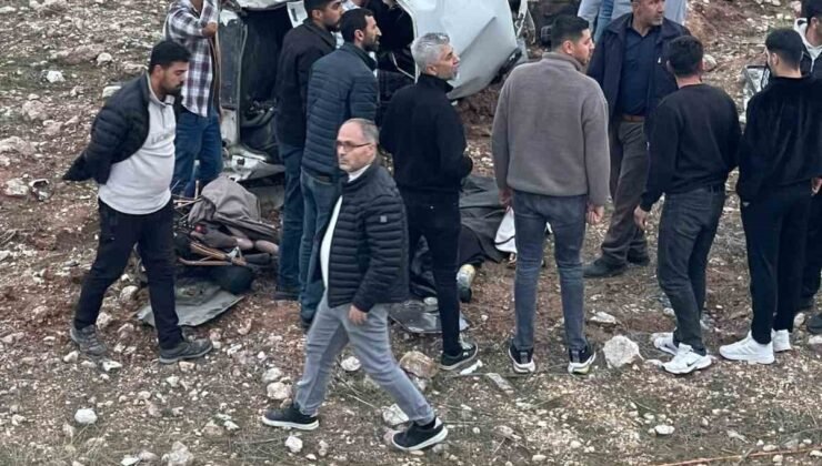 Siirt’te devrilen otomobil hurdaya döndü: 3 ağır yaralı