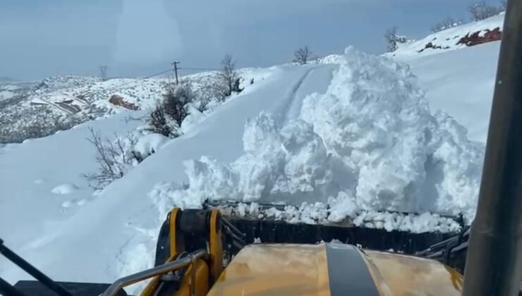 Siirt’te kardan kapanan 120 köy yolunun 105’i açıldı