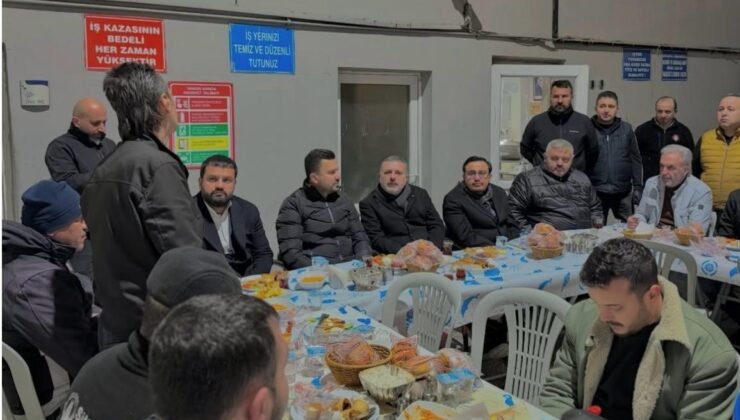 Sincan Belediye Başkanı Ercan gece mesaisi yapan belediye çalışanlarıyla sahur yaptı