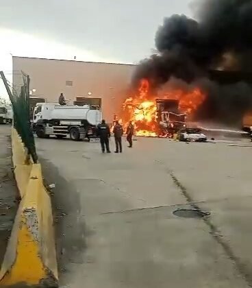 Sınırda korkutan patlama: Tır küle döndü