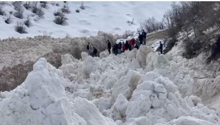 Şırnak’ta facianın eşiğinden dönüldü: Öğrencileri taşıyan servis çığ altında kalmaktan son anda kurtuldu