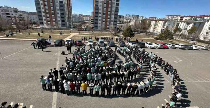 Sivas’ta 302 genç aynı anda Kuran-ı Kerim’i hatim etti
