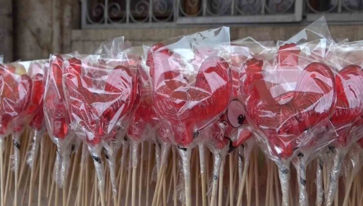 Sivas’ta Ramazanın habercisi horoz şekerler tezgahlara döndü