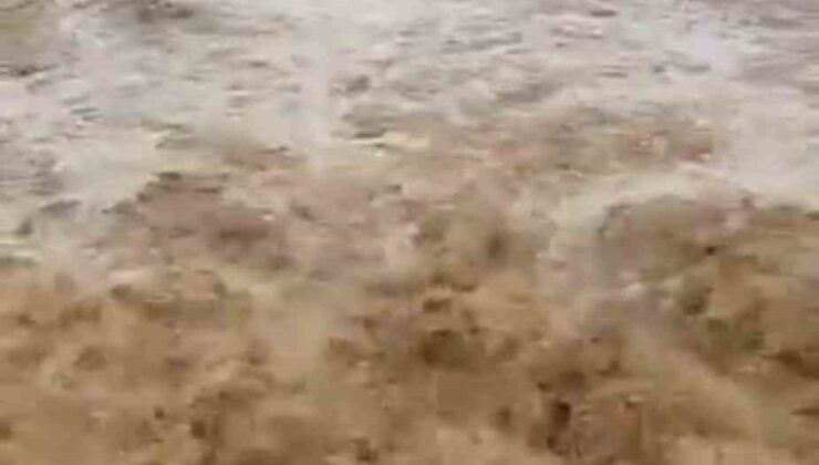 Siverek’te sağanak yağış sele neden oldu