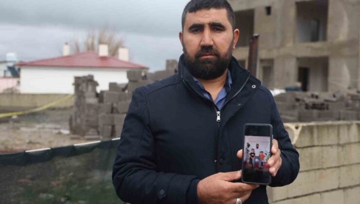 Suyla dolarak 2 kardeşe mezar olan havuz temelinin 8 aydır açık olduğunu söyleyen baba, evlatlarının acısıyla yaşıyor