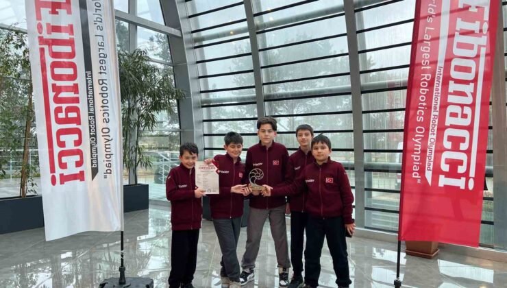 TACEV öğrencileri, robotik olimpiyatlarında Türkiye ikincisi oldu