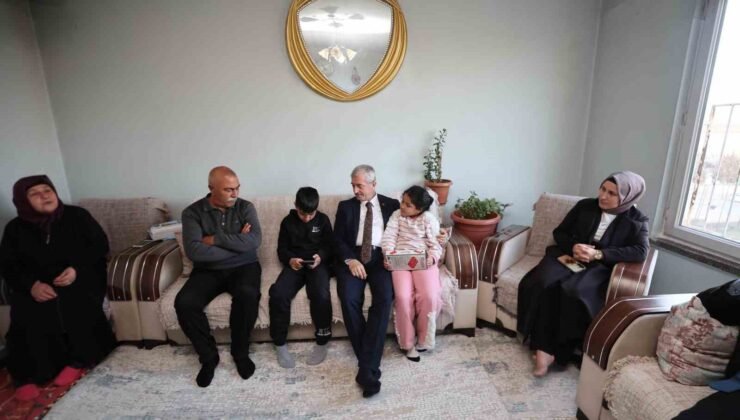 Tahmazoğlu, evlere misafir oluyor