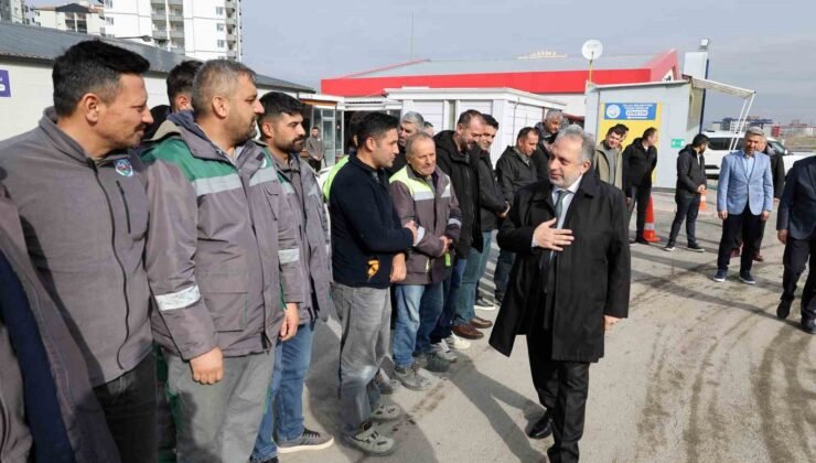 Talas’ta bayram coşkusu: Başkan Yalçın personelle kucaklaştı