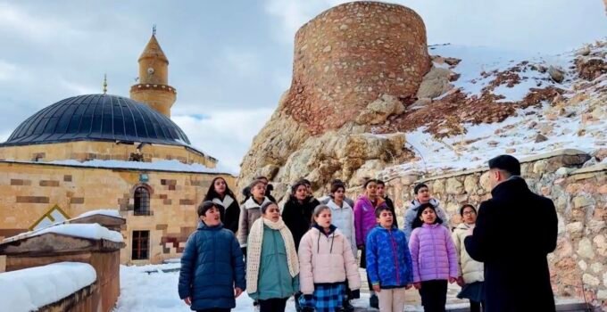 Tarihi İshak Paşa Sarayı ve Ağrı Dağı eteklerinde Ramazan ilahileri yankılandı