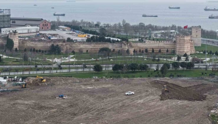 Tarihi Kazlıçeşme Meydanı’nda moloz utancı sona eriyor