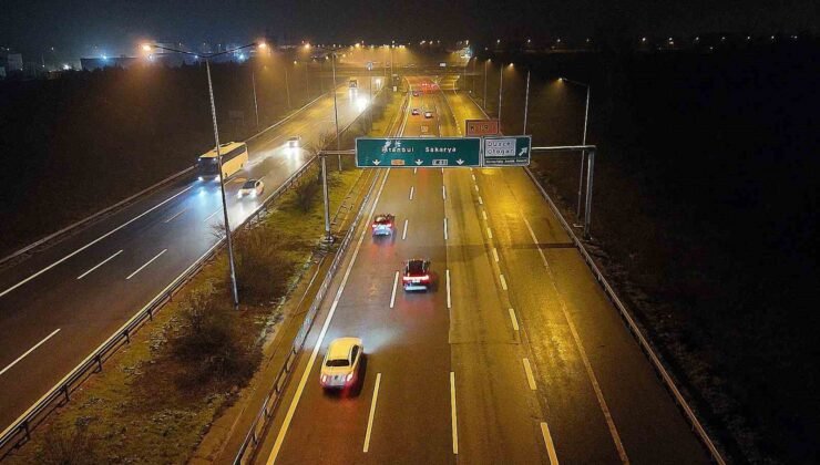 Tatilciler dönüşe geçti: Otoyolda akıcı yoğunluk devam ediyor