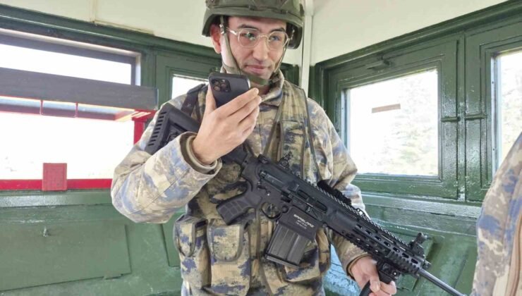 Telefondan annesiyle bayramlaşan Mehmetçik’in duygu dolu anları