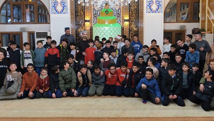 Teravih etkinlikleriyle öğrencilere manevi eğitim
