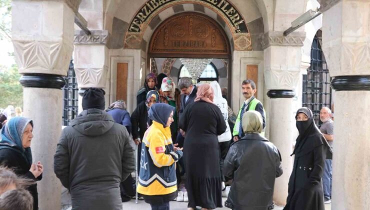Terzibaba Mezarlığı’nda arife günü yoğunluğu