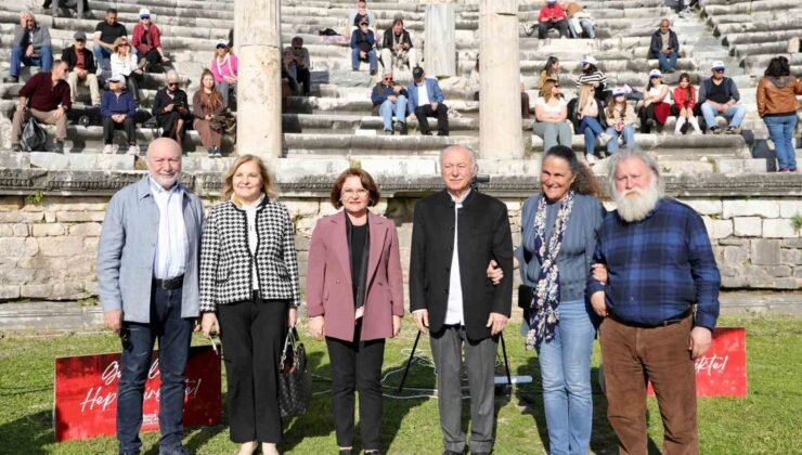 Thales’in kenti Miletos’ta ’Matematik ve Umut’ temalı buluşma gerçekleştirildi